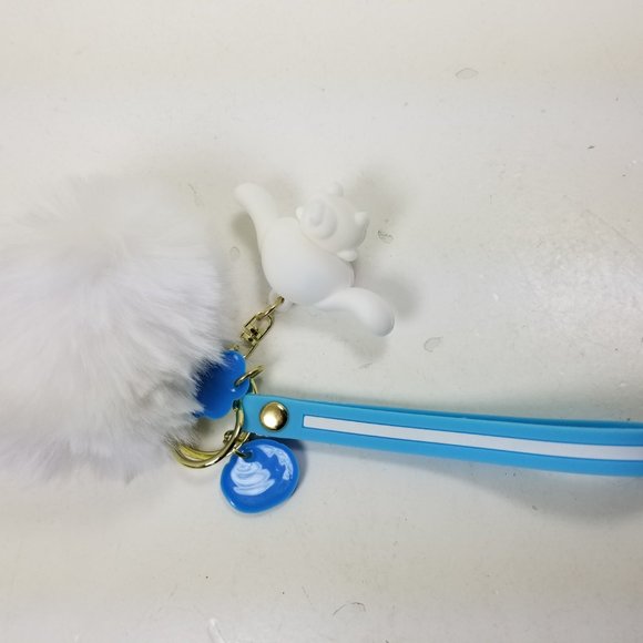 Cinamon Pom Pom Key Chain - Picture 5 of 8